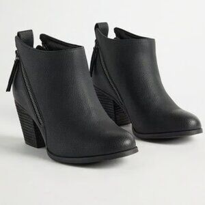 NWOT Torrid Side Zip Black Booties Size 11.5